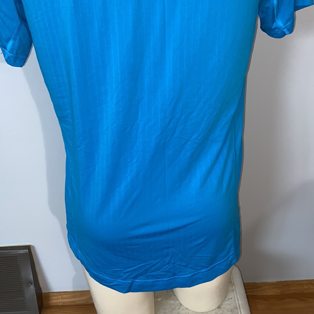 Lululemon Mens V Neck Tee - Picture 9 of 14